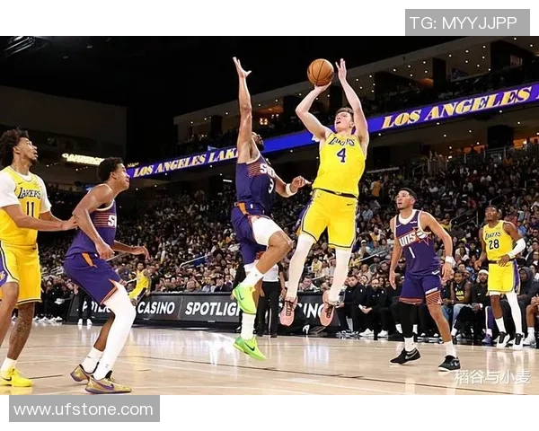 国王队与湖人队激战夏季联赛新星球员表现引人瞩目 国王队与湖人队激战夏季联赛新星球员表现引人瞩目